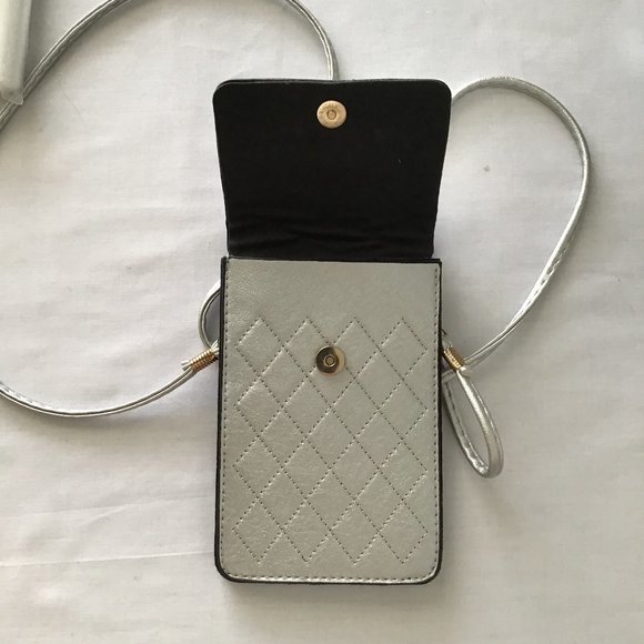 ❌SOLD❌. Silver Crossbody Purse Wallet Wris… - Picture 2 of 3